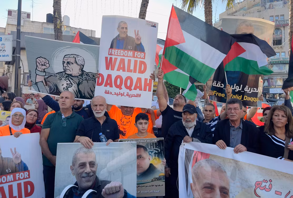 Demonstration in solidarity with prisoner Walid Daqqa and other Palestinians held in Zionist jails, in Ramallah, West Bank, on August 26, 2023. AHMAD AROURI/IMAGO VIA REUTERS.